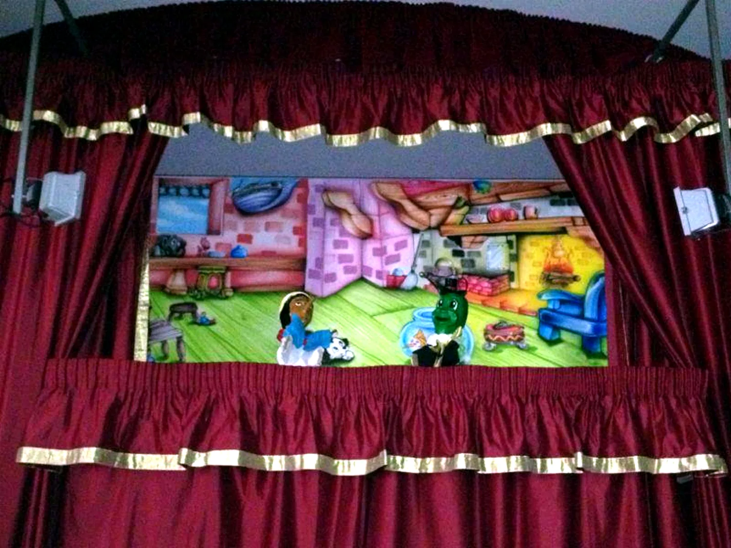 Teatro dei Burattini e Cartoon Show Perris Entertainment